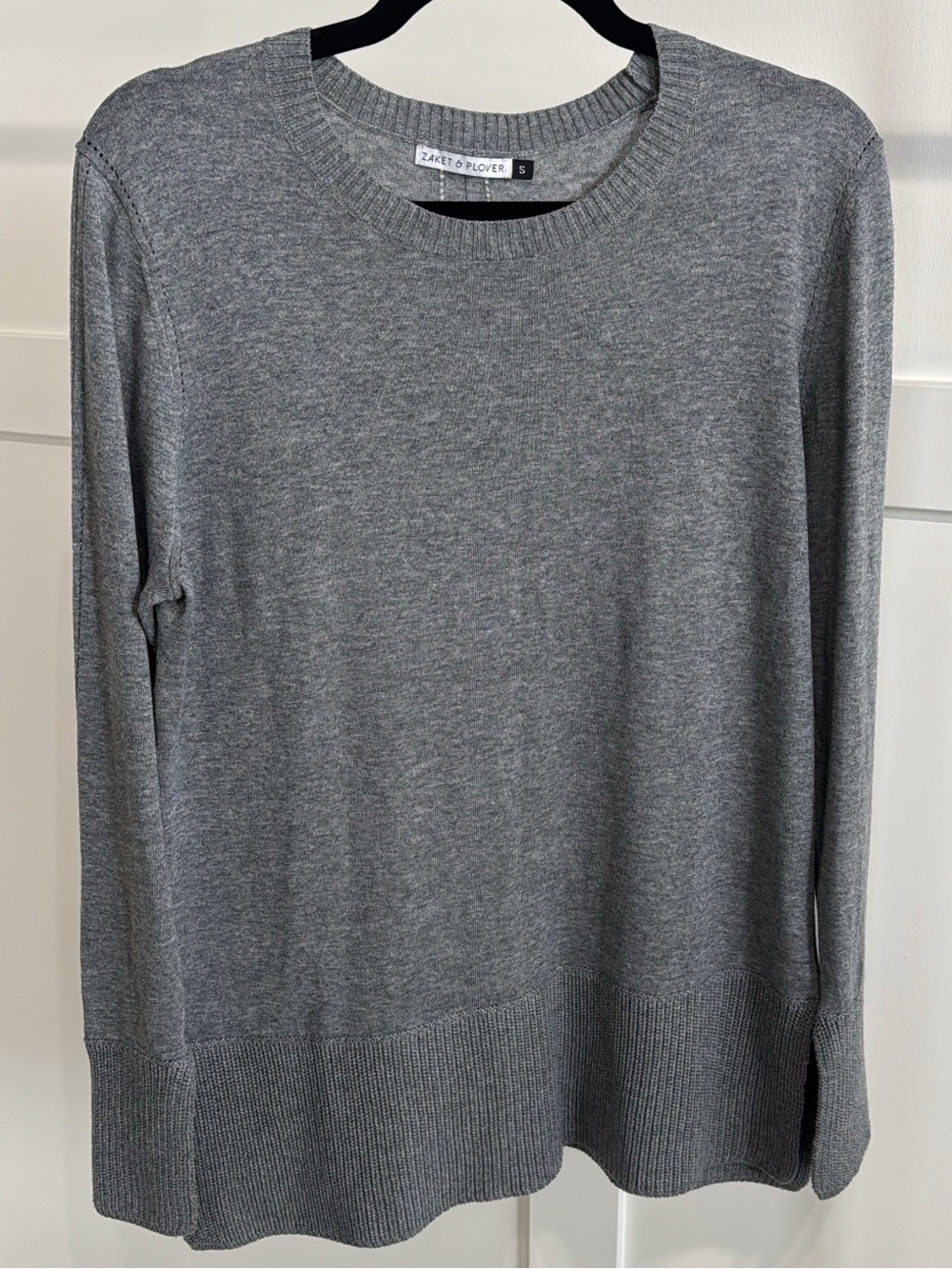 Zaket & Plover Cotton Women's Gray Crewneck Sweater - Classic Lightweight Knit